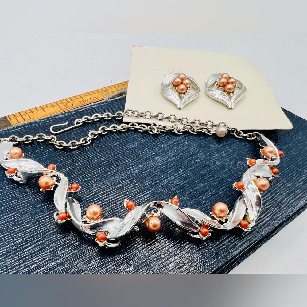 Vintage new old stock silver & peach faux pearl choker & clip on earrings set